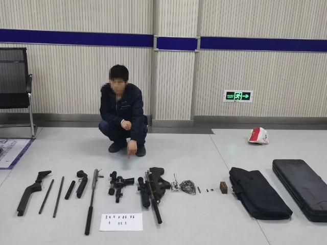 贵州一男子非法持枪，被印江警方查获