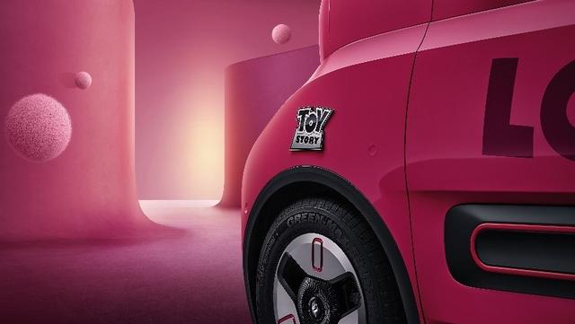 粉色电动汽车，专属粉色皮肤 宝骏KiWi EV草莓熊限定款官图发布