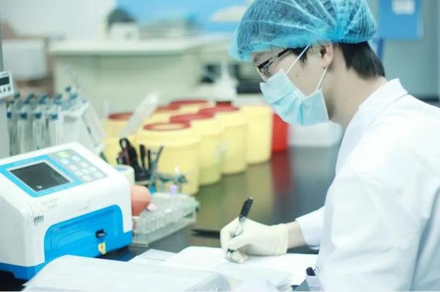 习近平：最大限度减少疫情对经济社会发展的影响；中信等获批设立金控公司；去年13.4亿个账号被处置；北京银行原董事长张东宁辞任