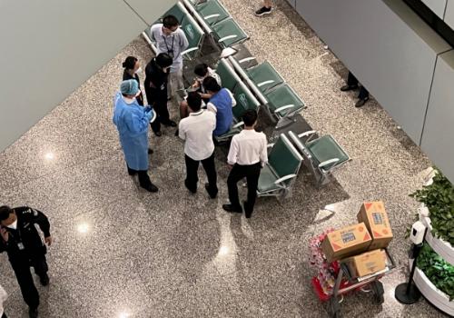 部分MU5735乘客亲友被临时安置在白云机场T1航站楼