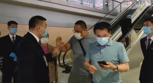 痛！东航MU5735坠毁，“坠毁时爆炸声很大，以为在打雷”，上千救援人员紧急搜救！东航停飞全部同型号客机，多家险企启动应急响应
