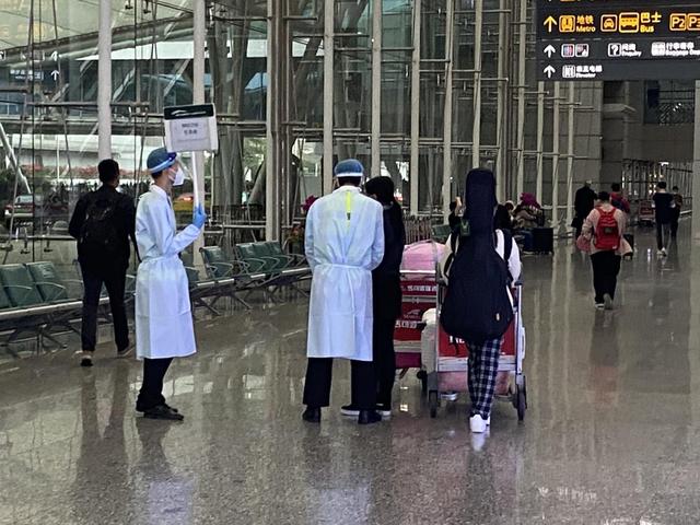 MU5735空难7小时后，尚未找到遇难者遗体