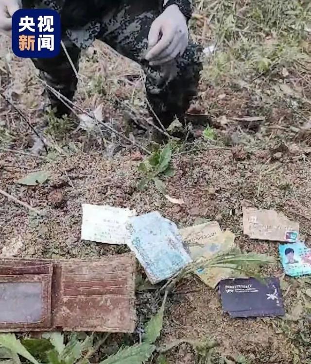坠机现场发现一张手写纸条，还有钱包、身份证、高铁票……