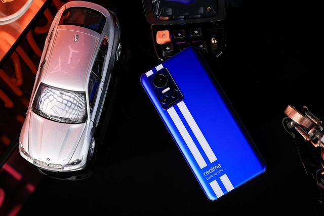 150W光速秒充突破速度极限 真我GT Neo3手机评测