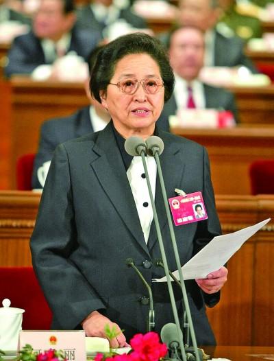 何鲁丽同志生平