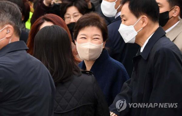 韩国前总统朴槿惠出院 将返回大邱私邸居住 全球新闻风头榜 第2张