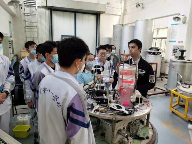 天宫课堂说的将果蝇送上太空，北京这所学校的学生已经做到了