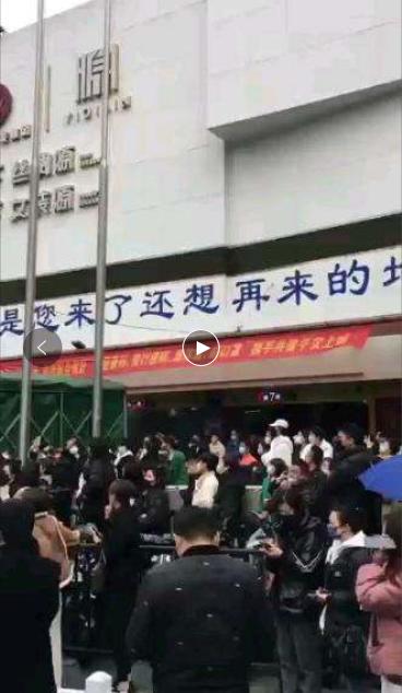 货物积压，压力大到喘不过气！杭州服装市场商户集体要求退租减租