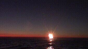画面曝光！俄军“口径”导弹海上4枚连射 火光照亮夜空