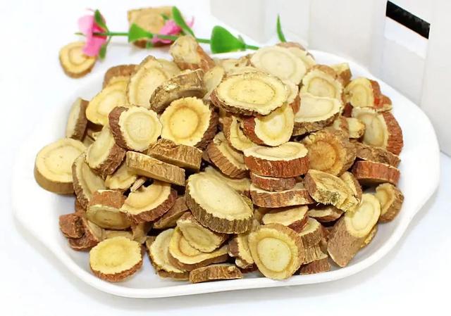 春季来杯黄芪茯苓甘草茶：益气扶正、健脾祛湿