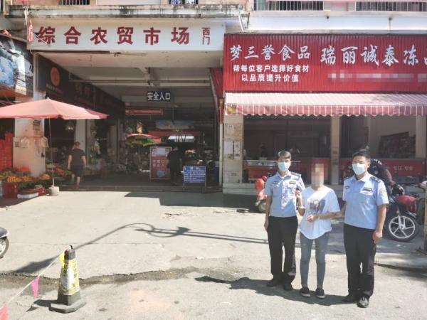 餐馆老板回应驱赶路边就餐志愿者