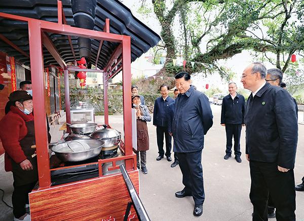 《求是》杂志发表***总书记重要文章《坚持把解决好“三农”问题作为全*工作重中之重，举全*全社会之力推动乡村振兴》5