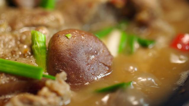 是美食宝典，更是人文旅游攻略，纪录片《傲椒的湘菜》超下饭