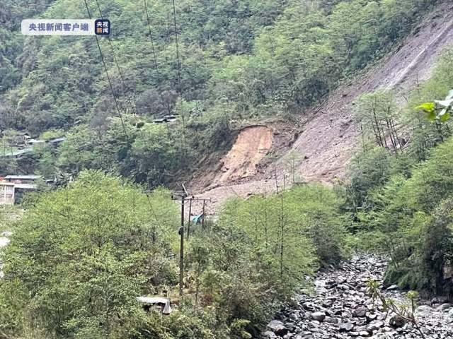 云南独龙江乡突发泥石流致6人失联：一汽修厂被埋，正救援