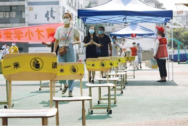 “福建毒王”引爆全国！致200多人密接，10人感染，多城全民核酸：你自私的样子，真丑