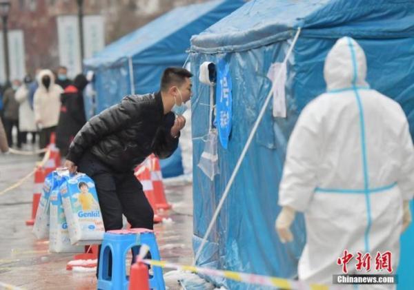 中国内地日增本土感染者近万例 专家称上海此次疫情规模大于武汉疫情
