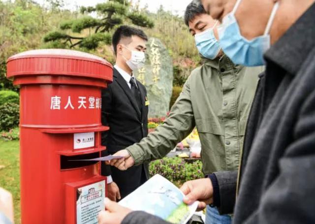 袁隆平夫人口罩上的话让人泪目