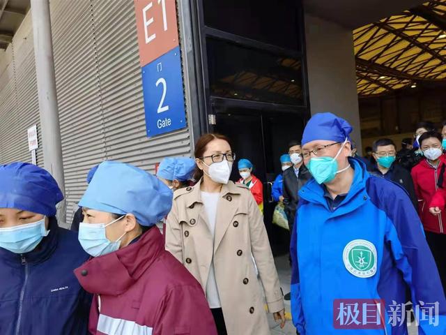 “鄂”来守“沪”|协和医疗队入驻上海新国博方舱医院，极目新闻开通援沪前线直播