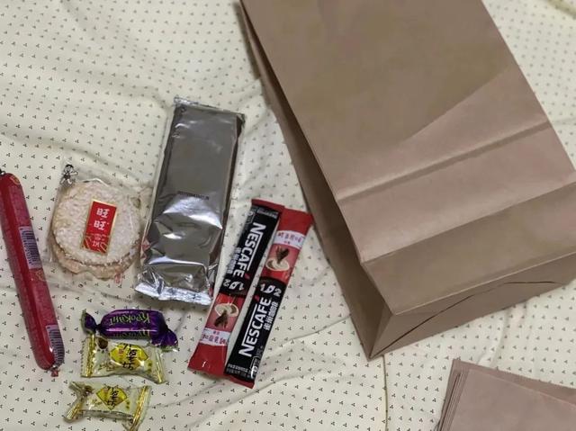 上海高校回应为留学生过生日：违反了不聚集的有关规定，真诚道歉