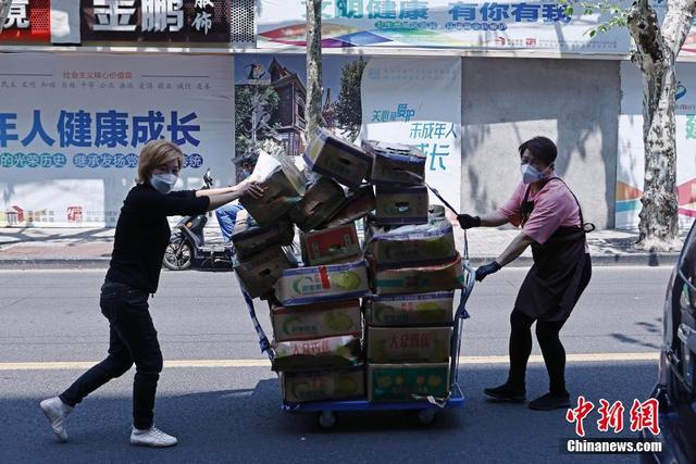 上海原副市长当志愿者？社区回应