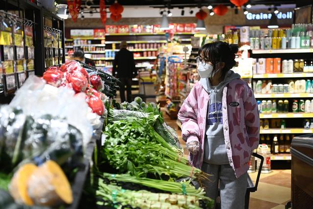 新华全媒+|破堵点、保畅通、稳春耕——国务院联防联控机制回应防疫焦点问题