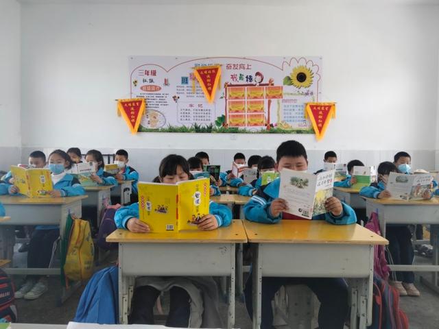 襄城区高庙小学开展“好书伴我成长暨世界读书日活动”
