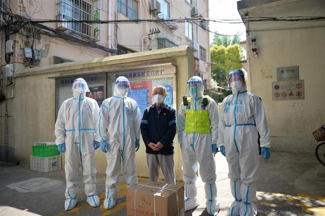 上海老人紧急求助医疗物资，三处民警接力送达