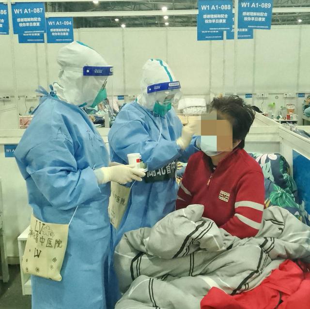 湖北省中医院援沪队为上海抗疫贡献中医药力量