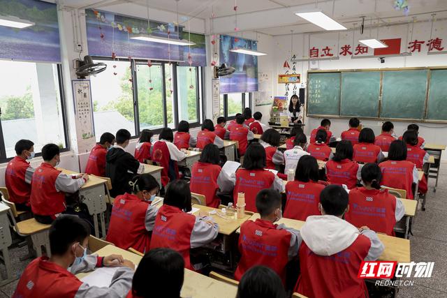 张家界一山村中学师生把知识难点编成1496首歌，别人家的学校