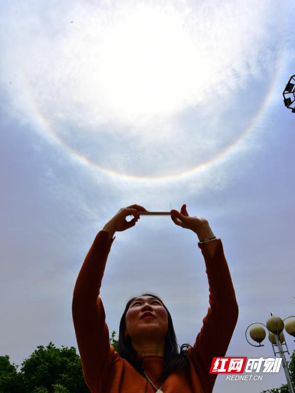 嘉禾：天空现日晕 太阳戴“美瞳”