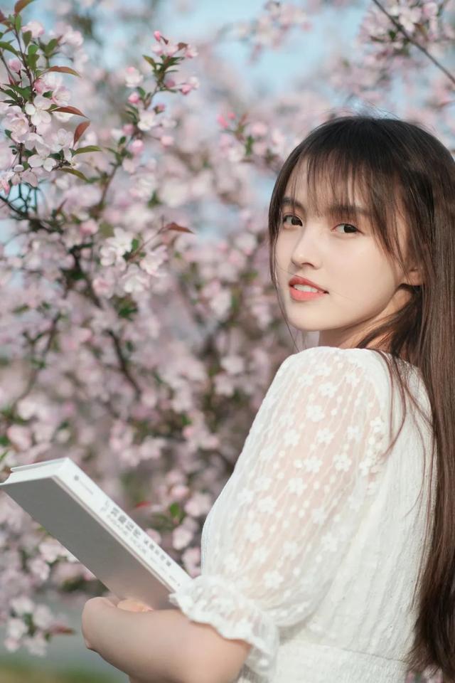 愿谷雨初晴后，一城万物新