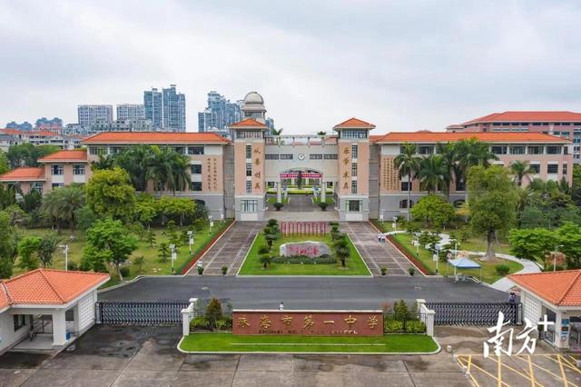 如何建成全国领先校？教育集团怎样发展？对话珠海一中校长张六安