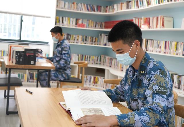 当海军节遇到世界图书日！驻沪海军某部这样行动起来