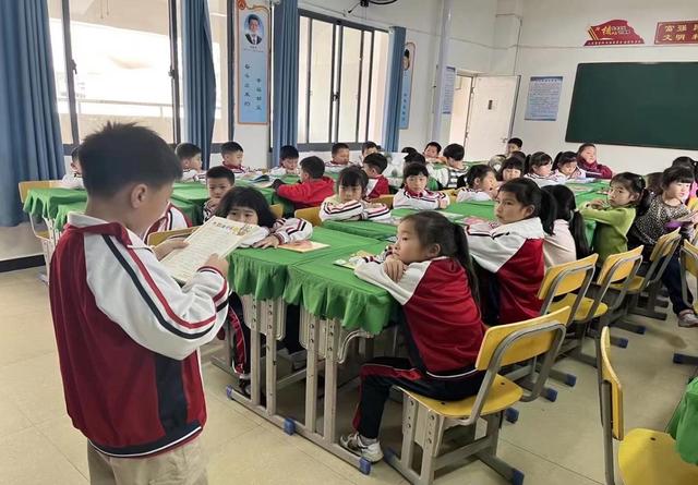 箭道坪小学土桥路校区开展“阅读润童心·书香溢校园”世界读书日活动