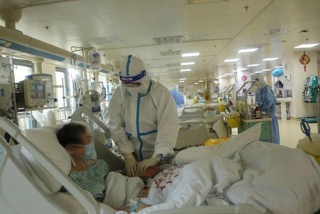 新华全媒+|直击ICU：坚持“动态清零”，全力救治老年患者
