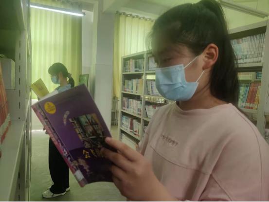 莒县龙山镇潘家庄小学开展“世界读书日”活动