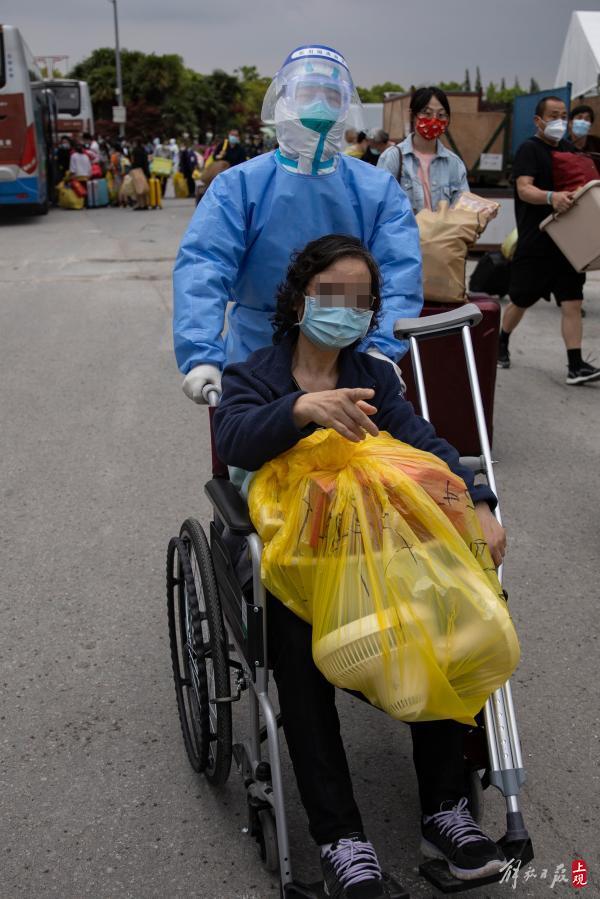 为应对强对流天气 上海国际赛车场方舱临时转移患者