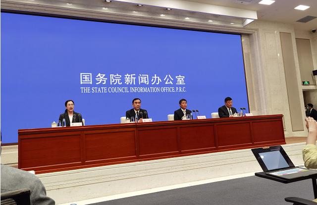 梁万年：“动态清零”相当于为14亿中国人购买了一份保险