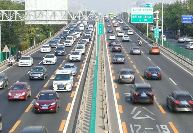节前最后一个工作日，北京午后道路拥堵持续至近21时