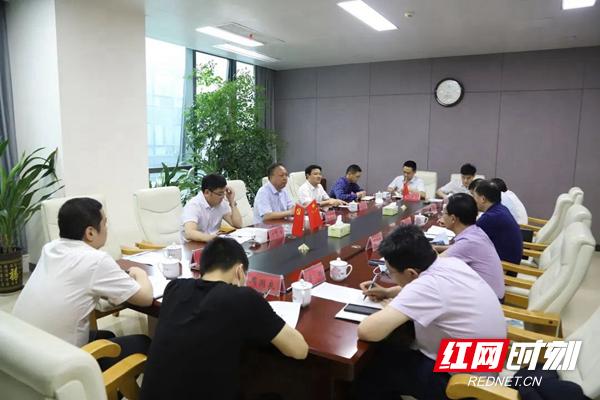 新港区：李建华主持召开易亲项目专题推进会