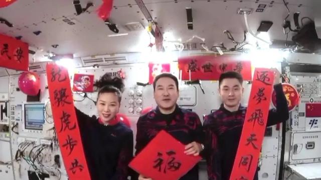太空环游一周年！200秒回顾这些“第一次”