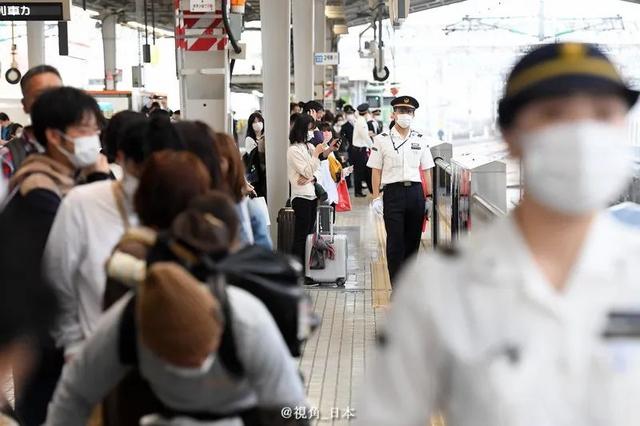 日本大叔上班看中国泳装网站遭处分