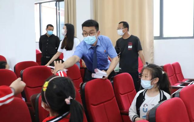 奋斗者正青春丨汤骏：“检察蓝”护航孩子们茁壮成长