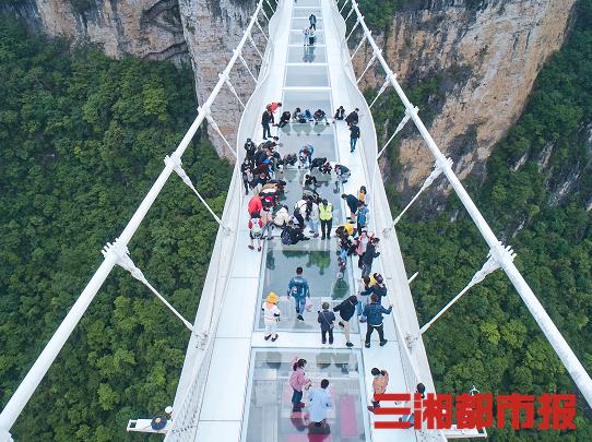 不负春光！“五一”假期第二天，张家界旅游持续升温