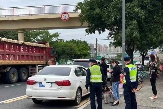 五一我在岗 守护成都交通运输安全
