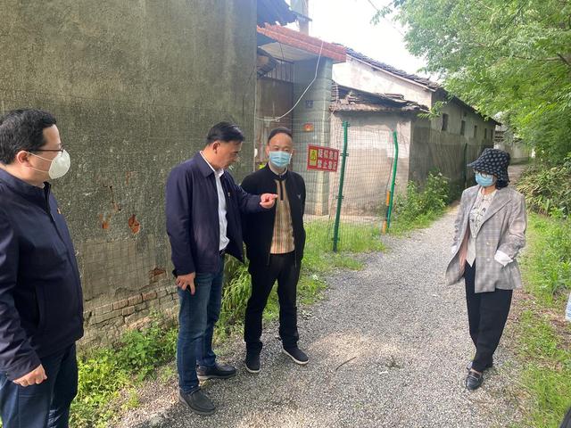 假日排查危旧房安全隐患不停歇，确保人民群众生命财产安全