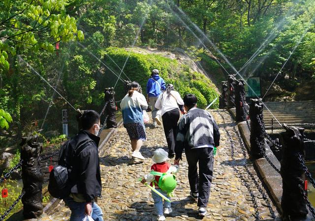 “五一”假期“微旅游”，连云港大花果山景区客流平稳有序