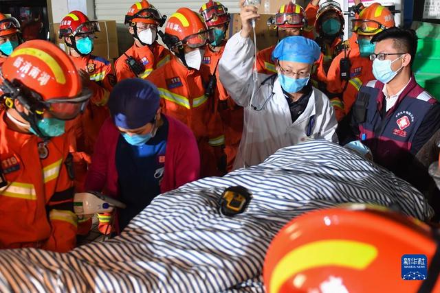 湖南长沙居民自建房倒塌事故近88小时后救出第九名被困者