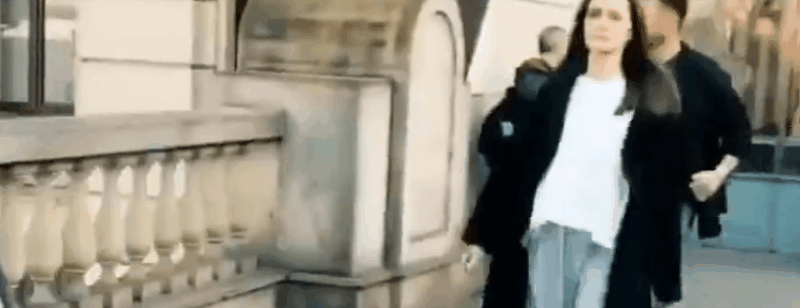 安吉丽娜·朱莉访乌突遇空袭警报，俄外交部发言人扎哈罗娃：只会做秀