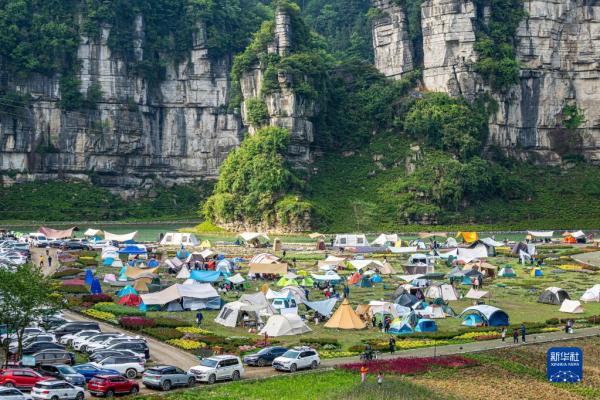 五一假期全国多地帐篷露营游渐热